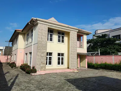 6 Bedroom Detached Duplex — Lekki, Lagos