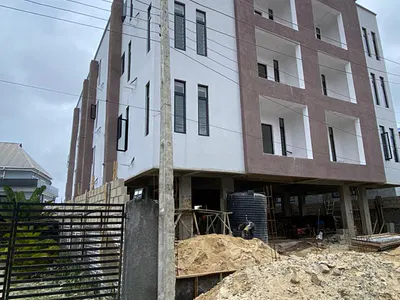 Gorgeous 2 Bedroom Apartment with a Pool, Gym and Elevator — Lekki, Lagos