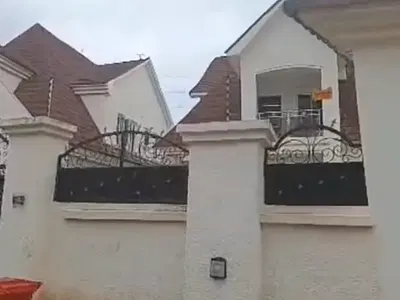 4bedroom Detached Duplex in an Estate — Lugbe Airport Road, Lugbe District, Abuja