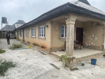 Twin Flat of 5 Bed with a Room BQ in a Serene Environment — Igisogba Oke Odo Omi Adio, Apata, Ibadan, Oyo