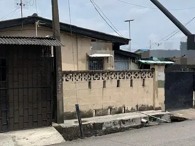 Massively Spacious 3 Bedroom Detached Bungalow with Garage — Surulere, Lagos