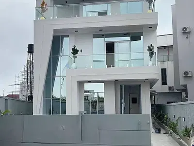 5 Bedroom Detached Duplex with Swimming Pool — Lekki, Lagos