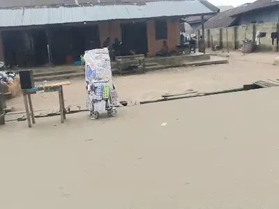 50FT by 100FT Land with Demolish Able Old Structure — Iwehen STR, Ibiwe, Road, Ring Road, Benin, Oredo, Edo