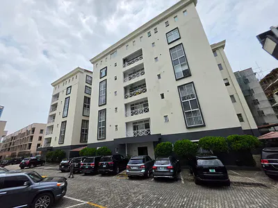 Fully Serviced 3 Bedroom Ground-Floor Flat with BQ, Pool, Gym — Ikoyi, Lagos