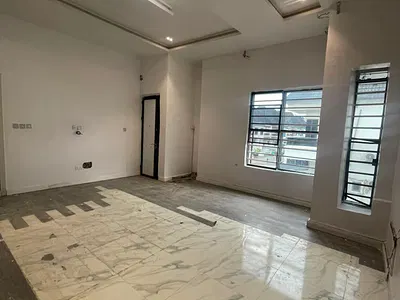Miniflat Upstairs in Chevron with Shared Kitchen — Chevron, Lekki, Lagos