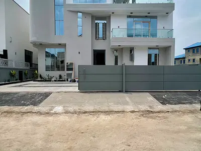 Luxury 5bedroom Detached Duplex with BQ and Swimming Pool — Chevron, Lekki Phase 2, Lekki, Lagos