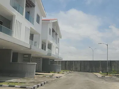 Brand New 5 Bedroom Semi Detached Duplex + BQ — Twin Lake Estate, Chevron, Lekki Expressway, Lekki, Lagos