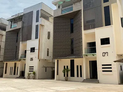 5 Bedroom Detached House with Swimming Pool — Ikoyi, Lagos