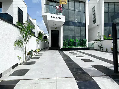 5 Bedroom Detached Duplex with Swimming Pool — Ajah, Lagos