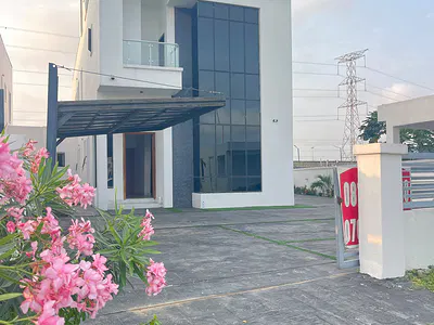 Beautiful 5 Bedroom Duplex with a BQ, Pool, Cinema, Rooftop Terrace — Royal Garden, Ajah, Lagos