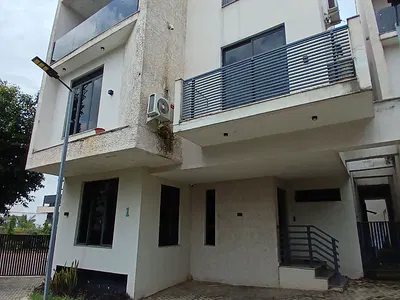 Well Renovated 5 Bedroom Detached Duplex with a Room BQ — Guzape District Abuja Diplomatic Zone, Guzape District, Abuja