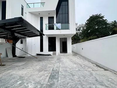 5 Bedroom Detached Duplex with Pool — Lekki, Lagos