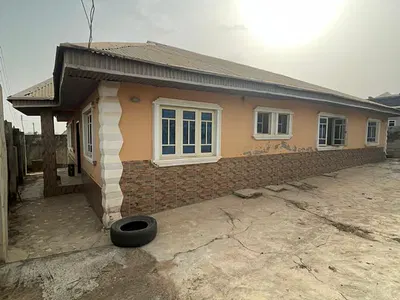 4 Bedroom Detached Bungalow — Ibadan, Oyo