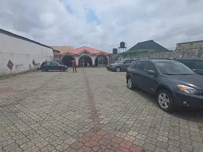 Commercial Big Space with 3 Bedroom Office Space — On the Main Ring Road, Challenge, Ibadan, Oyo