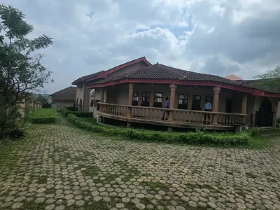 1800SQM of Land with an Old 5 Bedroom Detached Bungalow — Oluwo Kekere, Bashorun, New Bodija, Ibadan, Oyo