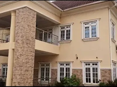 Spacious and Nice 5 Bedroom Mansion with Penthouse on Tarred Road — Area 1 Axis, Durumi, Abuja