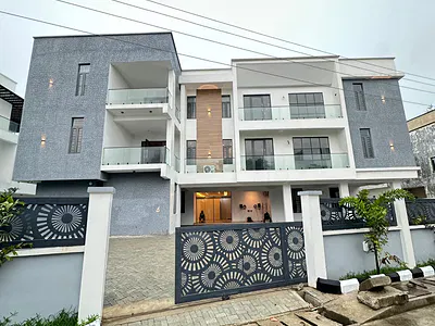 Exquisite Luxury Spacious 2 Bedroom Apartment with Swimming Pool — Lekki, Lagos
