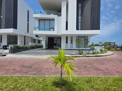 6 Bedroom Fully Detached Duplex with Pool — Lekki, Lagos