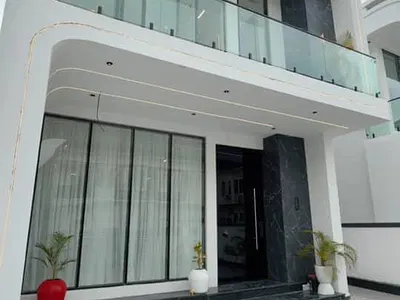 Contemporary 5 Bedroom Fully Detached Duplex with BQ and Swimming Pool — Lekki, Lagos