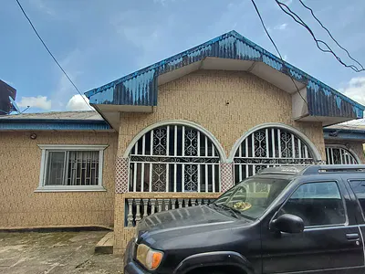 4 Bedroom House with 3 Shops — Iwofe Road, Rumolumeni, Port Harcourt, Rivers