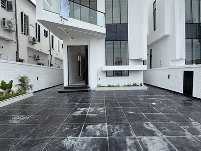 5 Bedroom Detached Duplex with Pool — Lekki, Lagos