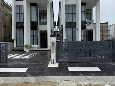 Majestic 5 Bedroom Detached House — Lekki, Lagos