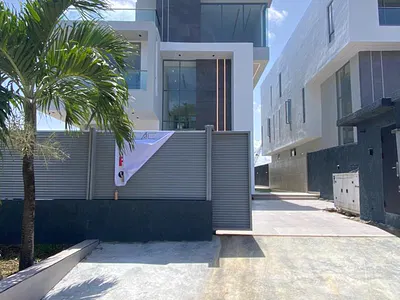 Luxurious 5 Bedroom Duplex with BQ, Pool, Cinema, Elevator — Ikoyi, Lagos