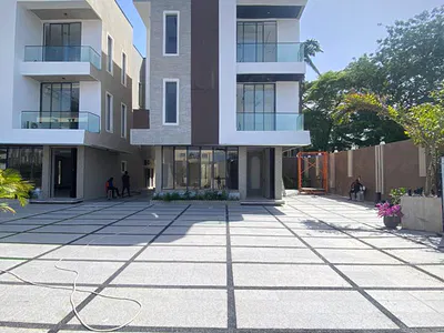 Aesthetically Pleasing 5 Bedroom Duplex with a BQ, Pool, Cinema, Gym — Ikoyi, Lagos