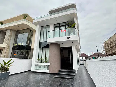 Exquisite Spacious Luxury 5 Bedroom Fully Detached Duplex with BQ — Lekki, Lagos