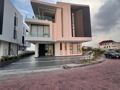 5 Bedroom Detached Duplex — Lekki, Lagos