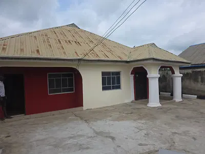 3 Bedroom Flat and Self Contain — Alomaja Odo-Ona Kekere Off New Garage, Challenge, Ibadan, Oyo