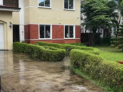 5 Bedroom Detached Duplex Witha 2 Bed Guest Chalet — Lekki, Lagos
