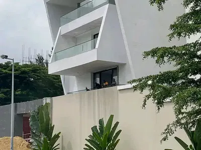 5 Bedroom Detached Home with Pool — Ikoyi, Lagos