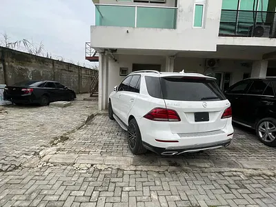 Distress Spacious 4 Bedrooms Terrace Serviced Duplex House — Lekki, Lagos