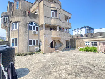 680SQM Land with an Old Building Off Alpha Beach Road Igbo Efon Lekki — Alpha Beach Road Lekki, Igbo Efon, Lekki, Lagos