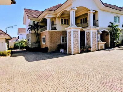 5-Bedroom Detached Home with Guest Chalet — Galadimawa, Abuja
