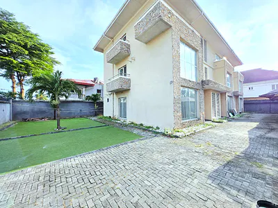 Well Maintained 3 Units of 3 Bedrooms Terraced Duplex — Lekki Phase 1, Lekki, Lagos