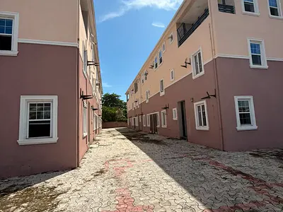 Spacious Newly Renovated 2 Bedroom Apartment — Victoria Island (VI), Lagos