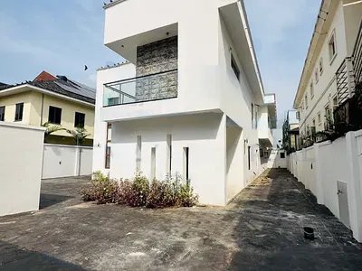Magnificent 5 Bedroom Detached Duplex with BQ & Pool — Ikeja, Lagos