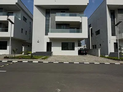 Elegant 5 Bedroom Detached Duplex with Boys Quarters — Jabi, Abuja