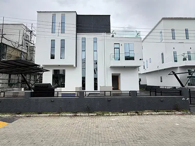 Massively Built 5 Bedroom Detached Duplex — Lekki, Lagos