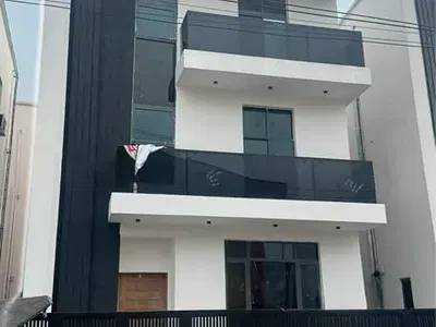 5 Bedroom Fully Detached Building for Commercial Use