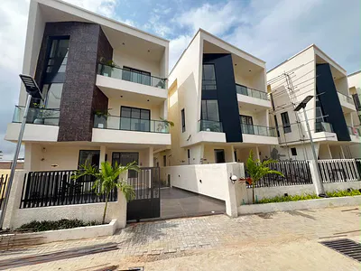 6 Bedroom Detached Duplex with Pool — Lekki, Lagos