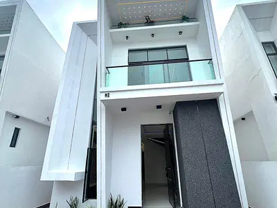 4-Bedroom Fully Detached House with BQ — Lekki Phase 2, Lekki, Lagos