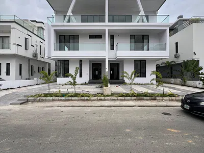 Contemporary 6 Bedroom Detached Duplex — Lekki, Lagos