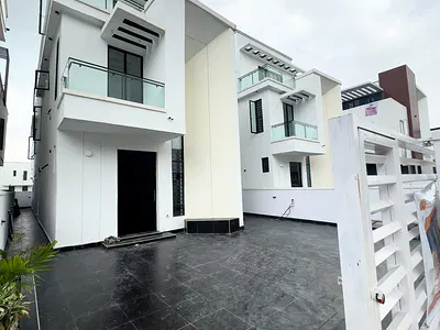 Luxury 5 Bedroom Fully Detached Duplex + BQ, Pool — Chevron, Lekki, Lagos