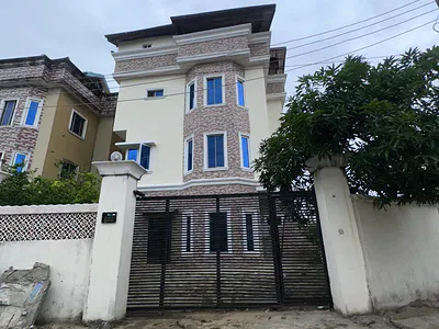 For Sale 5 Bedroom Fully Detached Dulex with Paint House — Lekki, Lagos