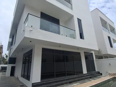 5 Bedroom Detached House with Cinema &pool — Lekki, Lagos