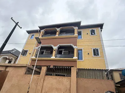 Spacious Mini Flat with Balcony — Off Balogun Street, Shomolu, Lagos