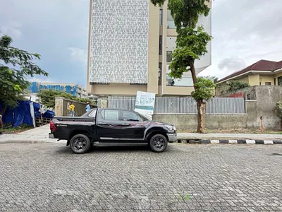 5 Bedroom Detached Duplex with 2 BQS, Infinity Pool & Fitted Gym — Banana Island, Ikoyi, Lagos